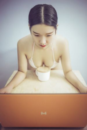 免费在线观看av网站_超清高清迅雷在线观看